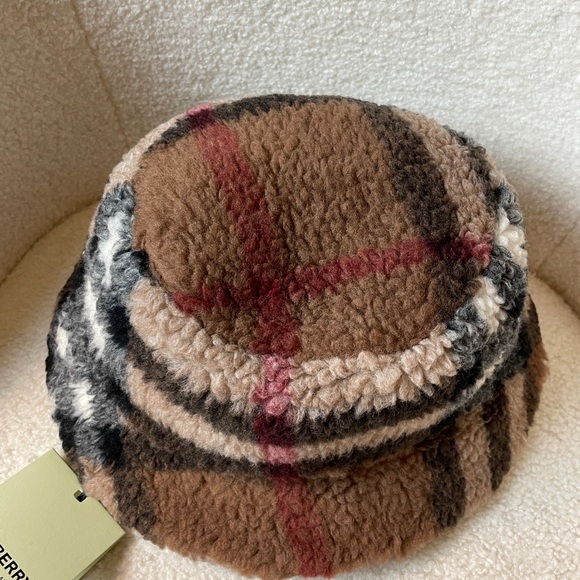 Burberry Reversible Check Bucket Hat was 510$ - Picture 4 of 8